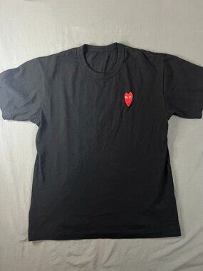 COMME des GARCONS PLAY Kawakubo Rei Medium Red Short Sleeve Black AZ-T230-051-1